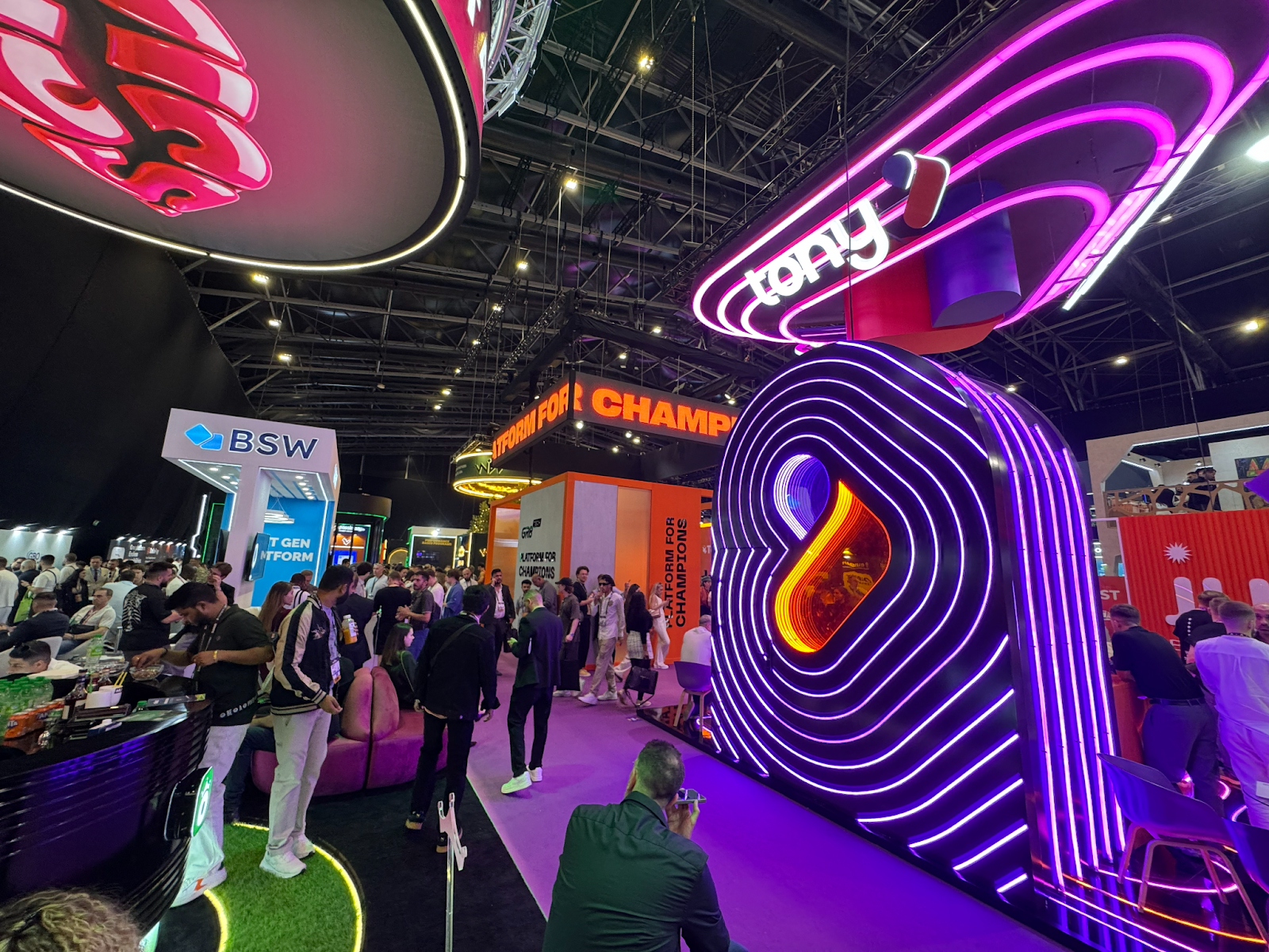 Запланированные и спонтанные встречи на SiGMA Eurasia